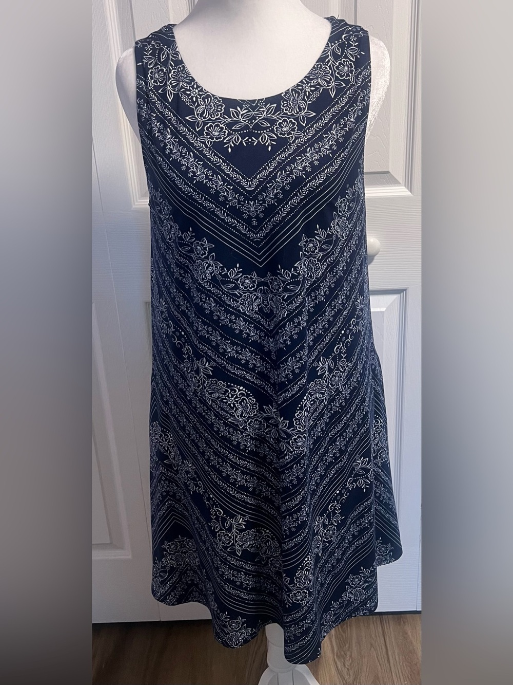 Nine Britton Navy Floral Chevron Sleeveless Dress